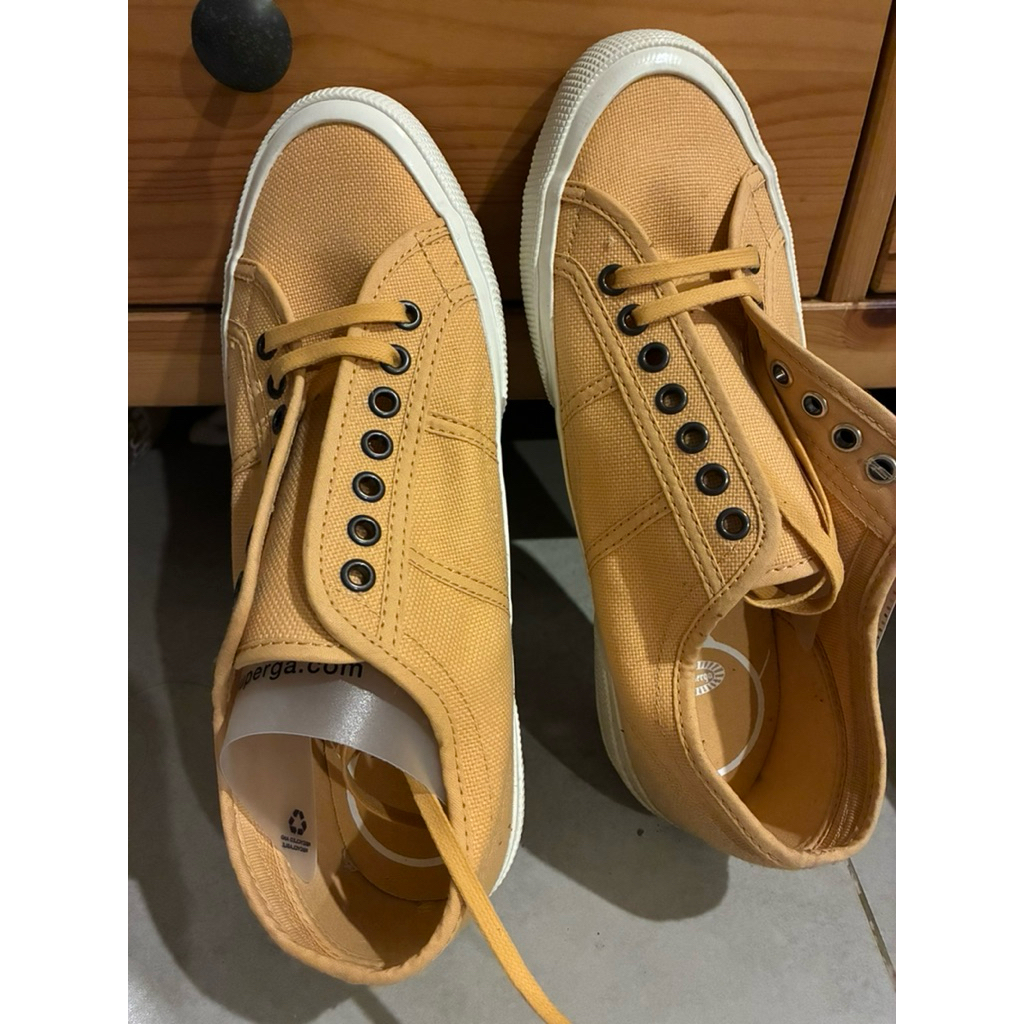 sepatu Superga baru