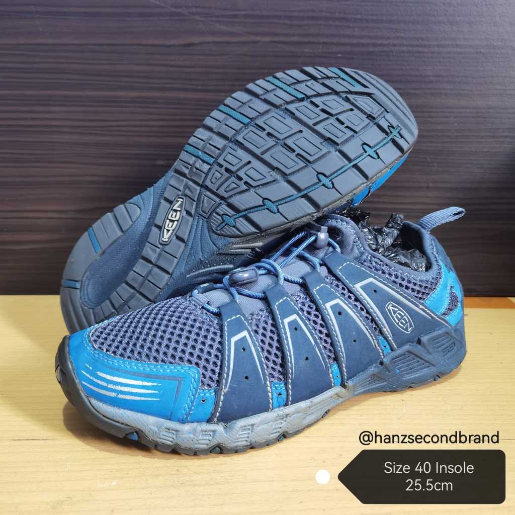 Sepatu Outdoor KEEN 40