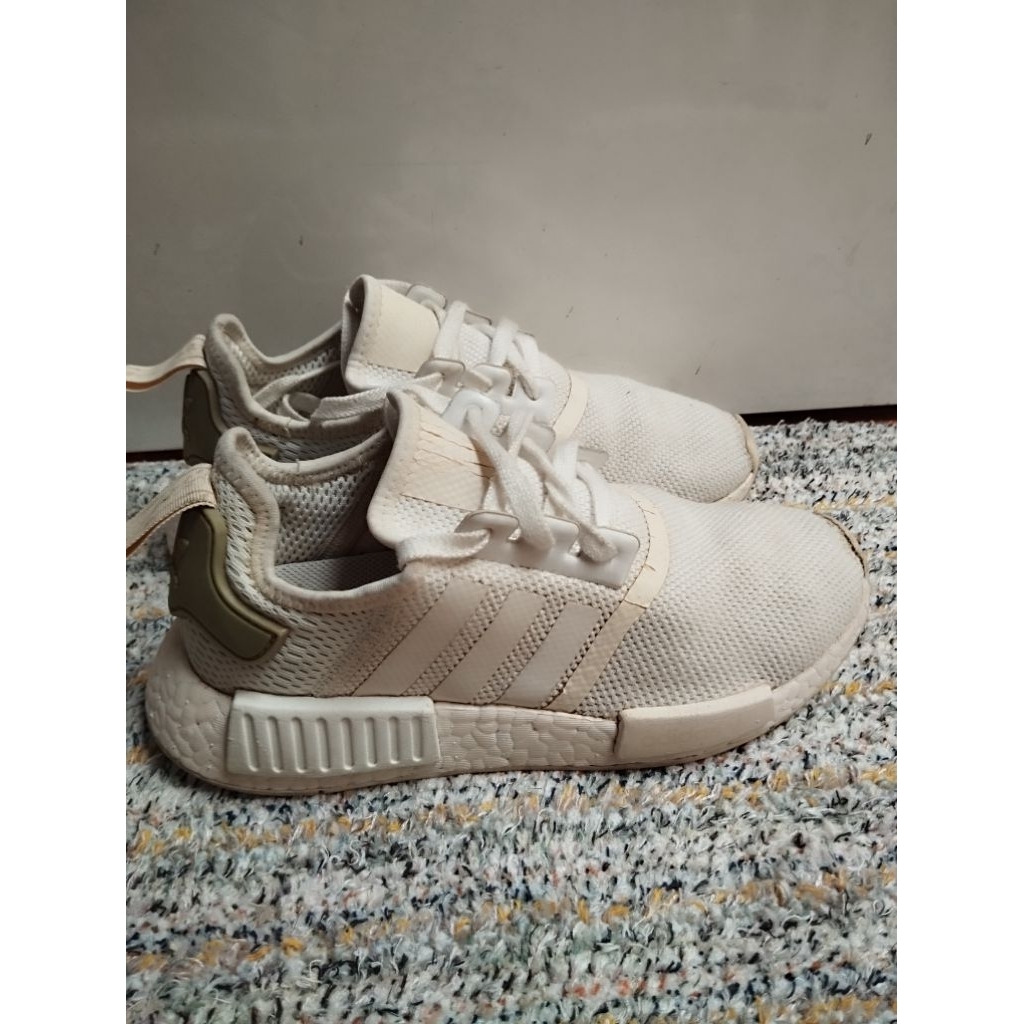 SEPATU RUNNING SNEAKERS ADIDAS BOOST PUTIH SIZE 37