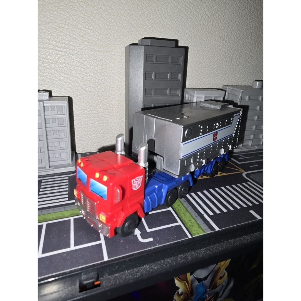 OPTIMUS PRIME TRUCK + TRAILER, VERSI DEFENDER RAKIT