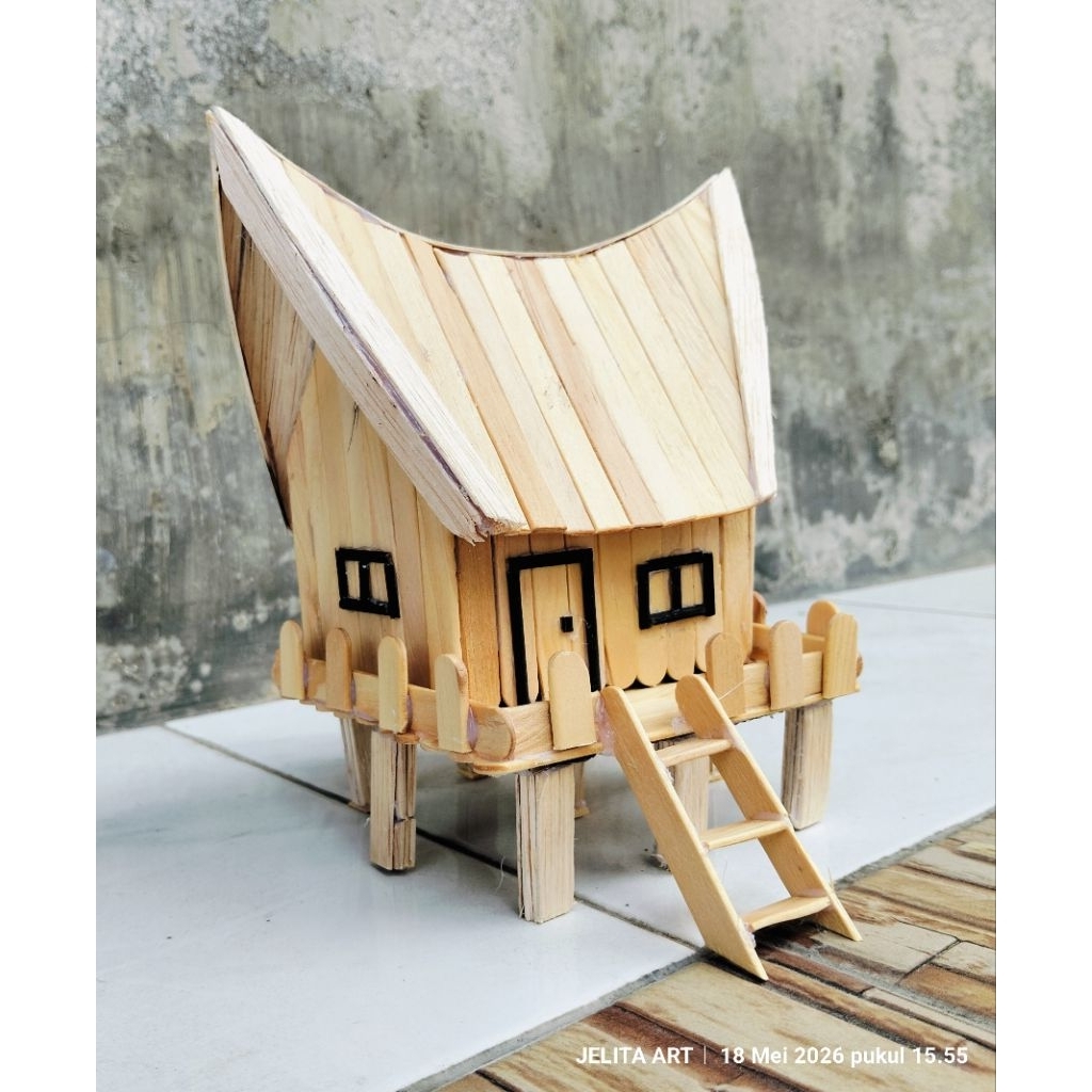 MINIATUR RUMAH ADAT DARI STIK ES KRIM