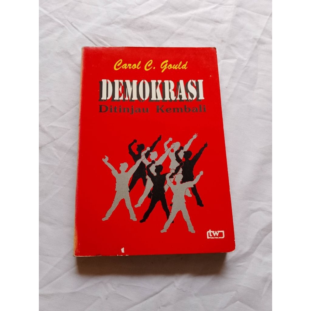 BUKU DEMOKRASI DITINJAU KEMBALI