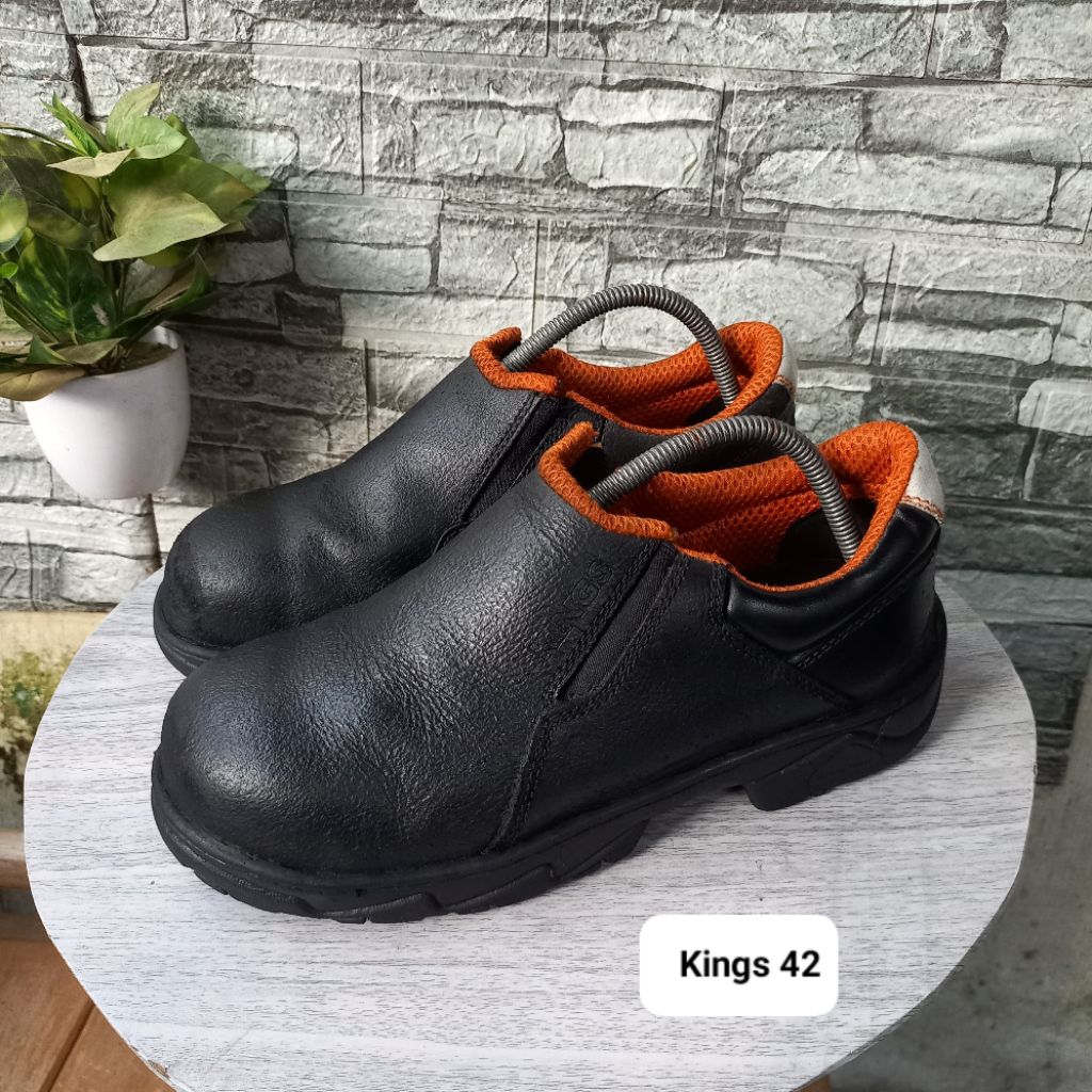 Sepatu second safety merk Kings size42 insol27cm