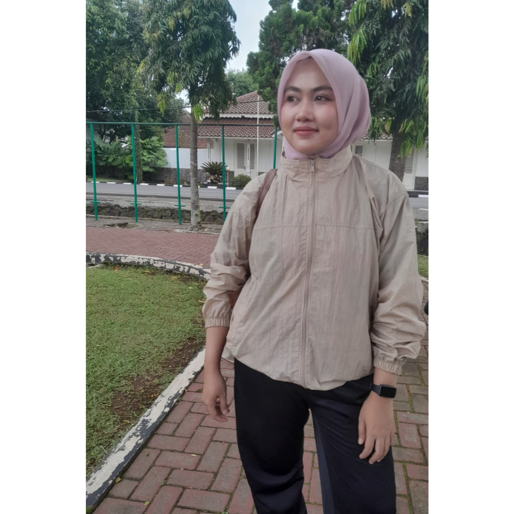 Dedicated Jaket- Jaket Parasut Crinkle Cream-Jaket Olah Raga