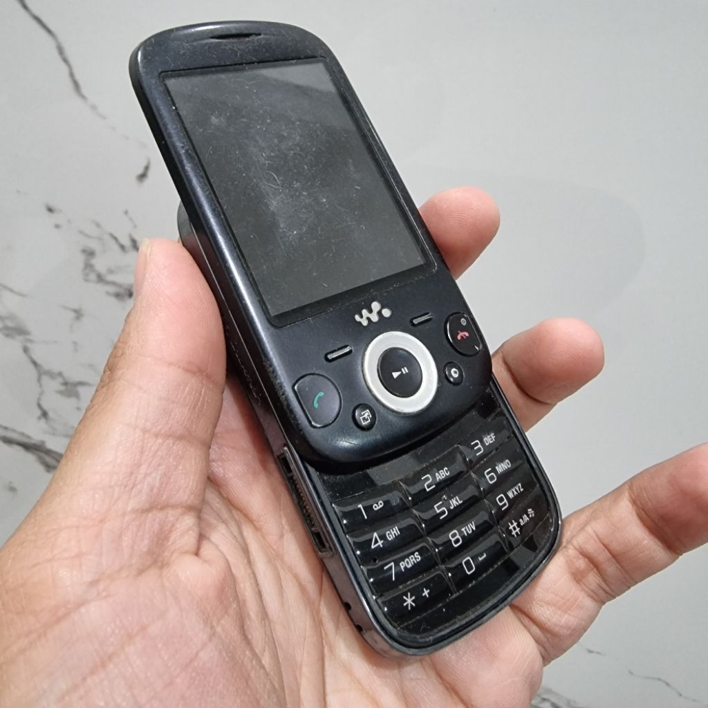 SONY ERICSSON ZYLO W20i , BAHAN / MINUS