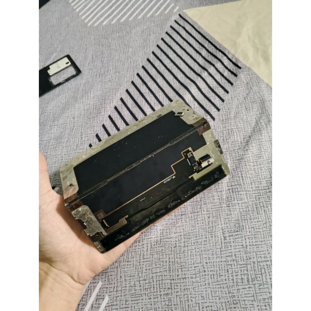 lcd dalam z fold 2
