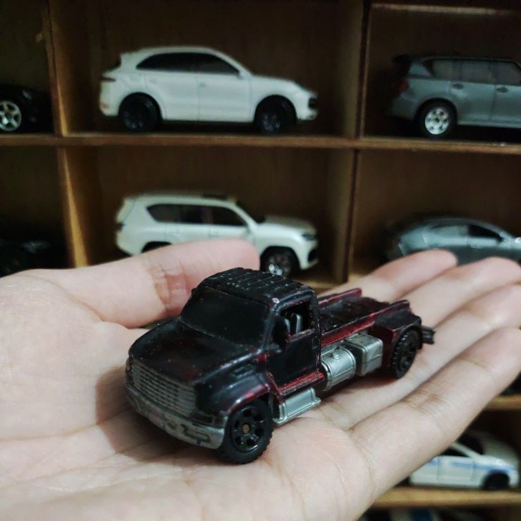 matchbox 2006 utility truck hitam junk loose