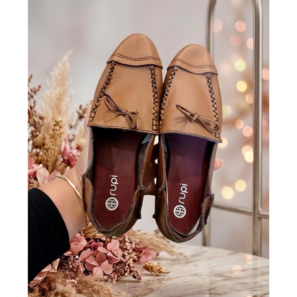 SORAYA FLAT SHOES BY RUPI ~ ALL VARIAN CHOCOLATE