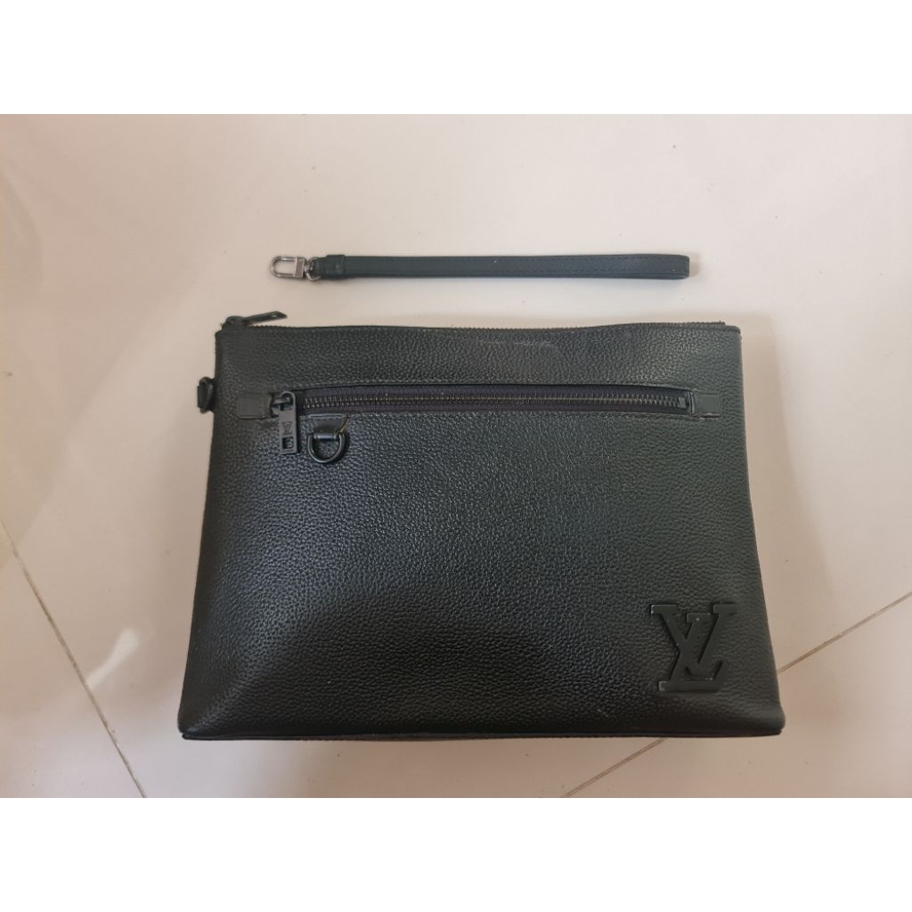 189. Hand Bag Men Pria Louis Vuitton Grained Calfskin Aerogram Take Off Pouch Noir Black Mantan / Be