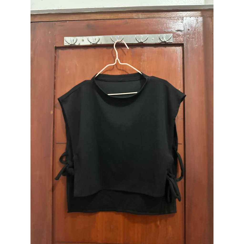 preloved vest hitam
