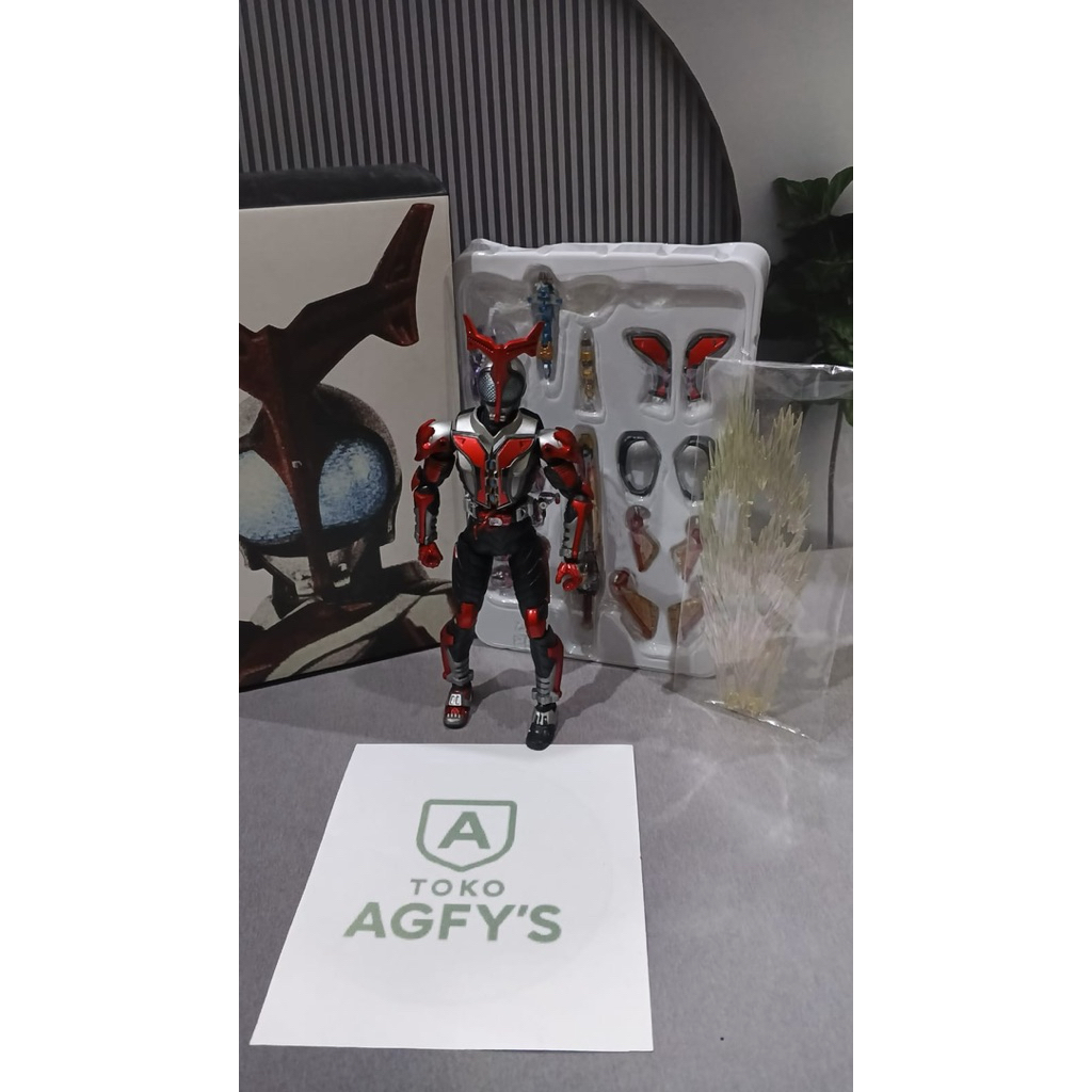 SHF Kamen Rider Kabuto Hyper Form - Bootleg