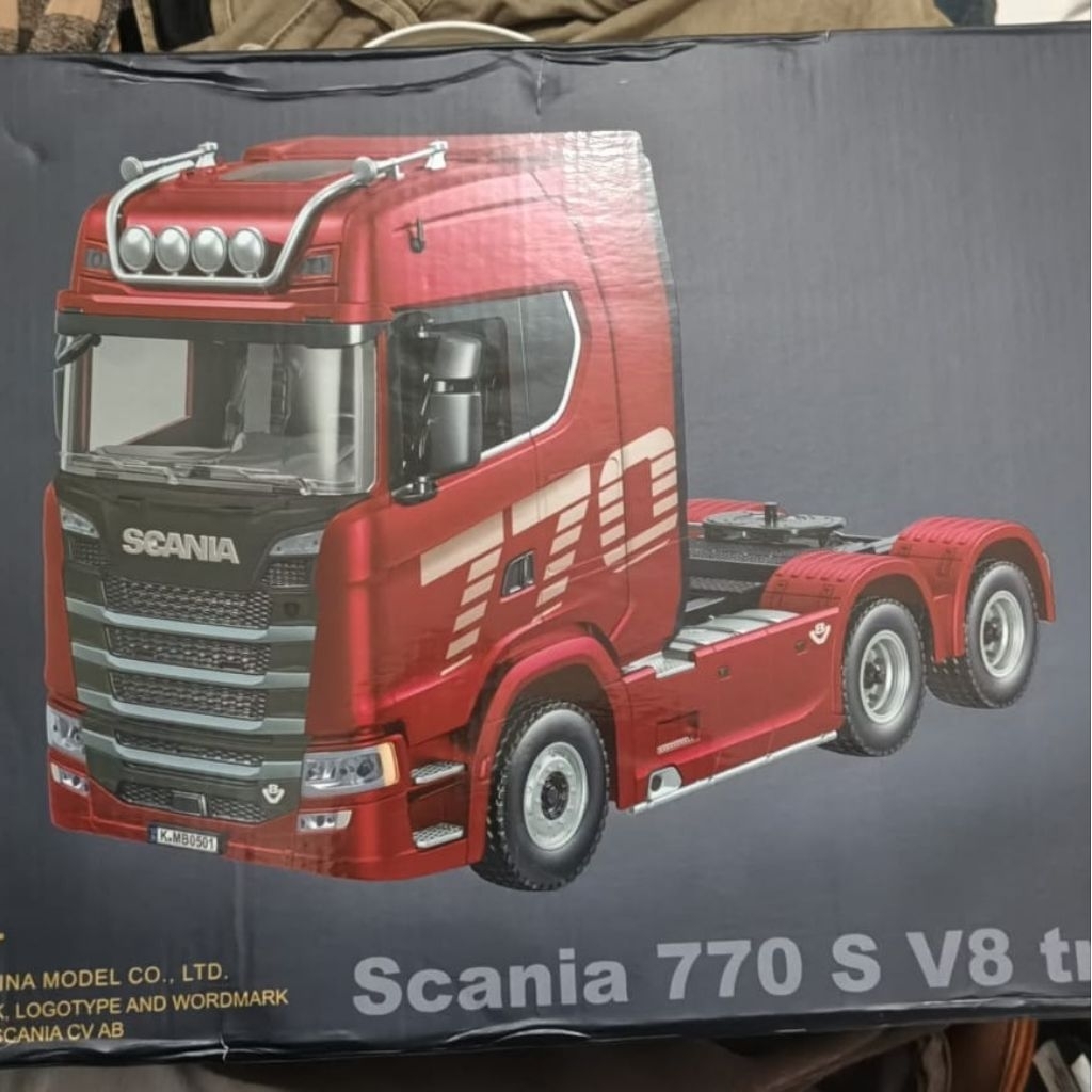 RC truck  HUINA Scania770S v8 scala 1: 18
