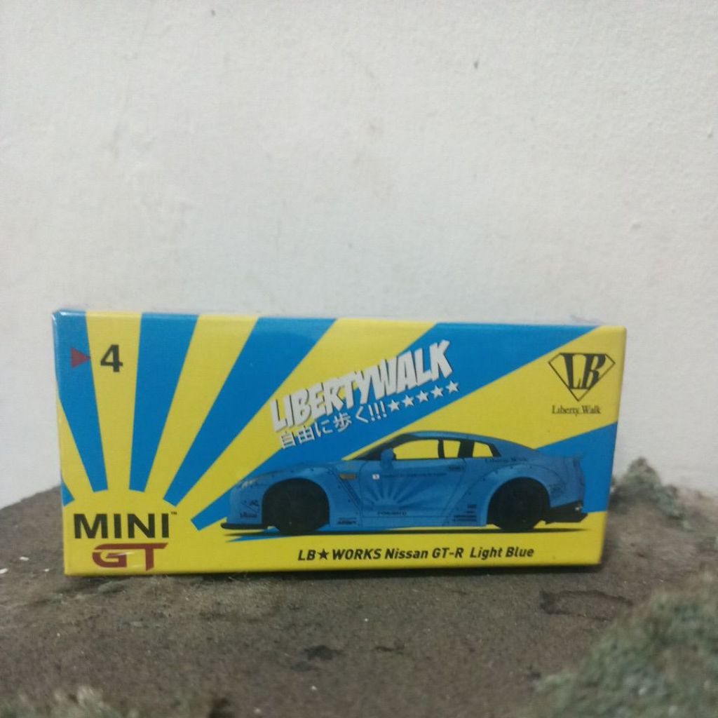 Mini GT//4 LB-Works Nissan GT-R R35 Light Blue Type 1, Rear Wing Ver.II - Free Protektor