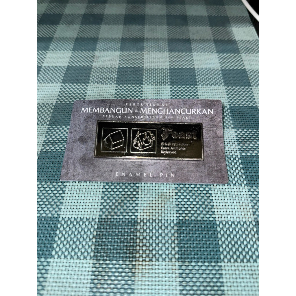 Enamel Pin Membangun & Menghancurkan Feast
