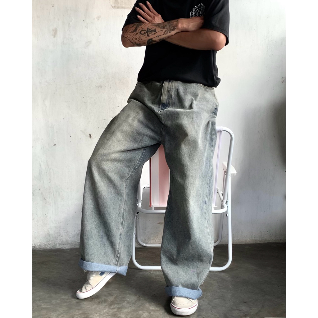 BNWT BAGGY BLUE JEANS