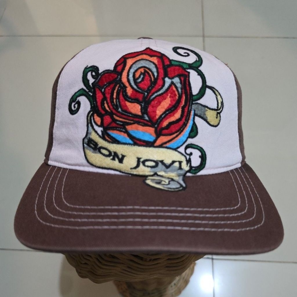 Topi Bon Jovi - Tour Original - Ed Hardy tattoo