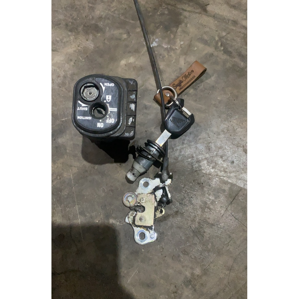 kunci kontak gtr/sonik 150  original