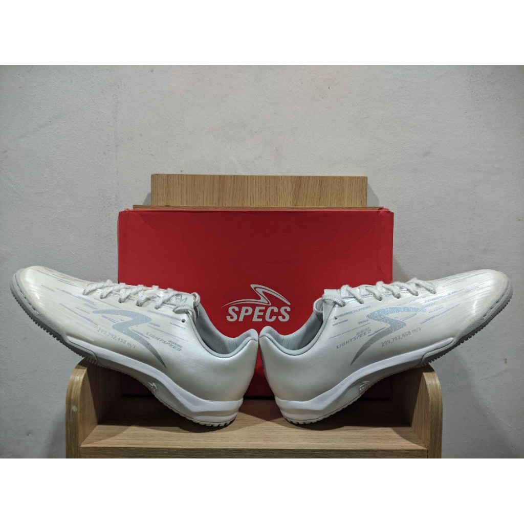 Sepatu futsal specs LS reborn Illuminate white pearlized 2023