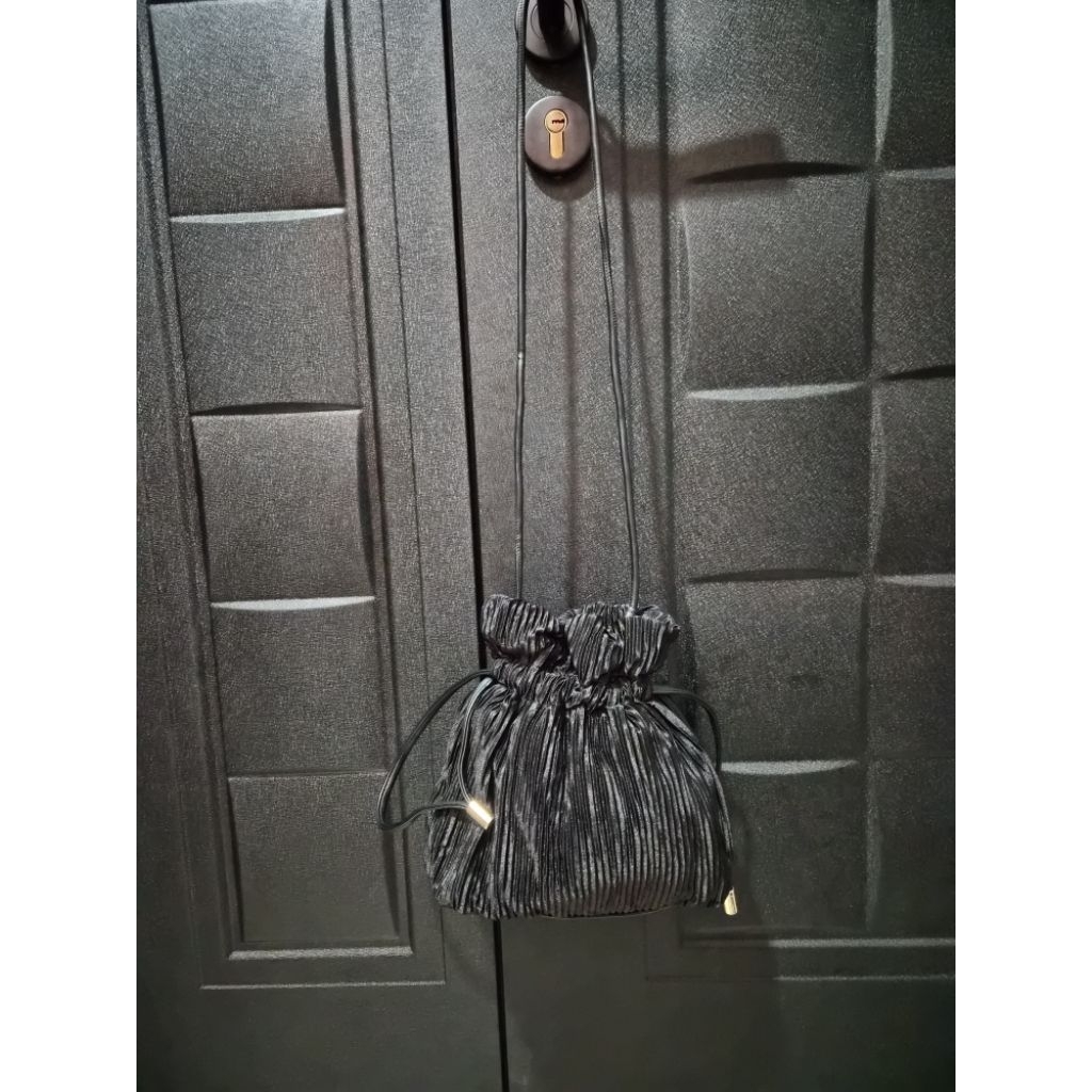 Tas fashion bahan velvet mix kulit OPAQUE.CLIP