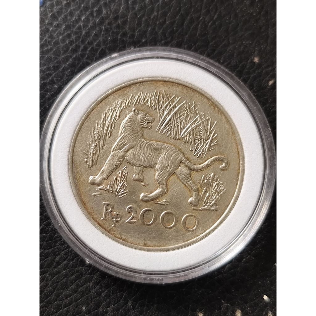 koin perak kuno 2000 wwf1974