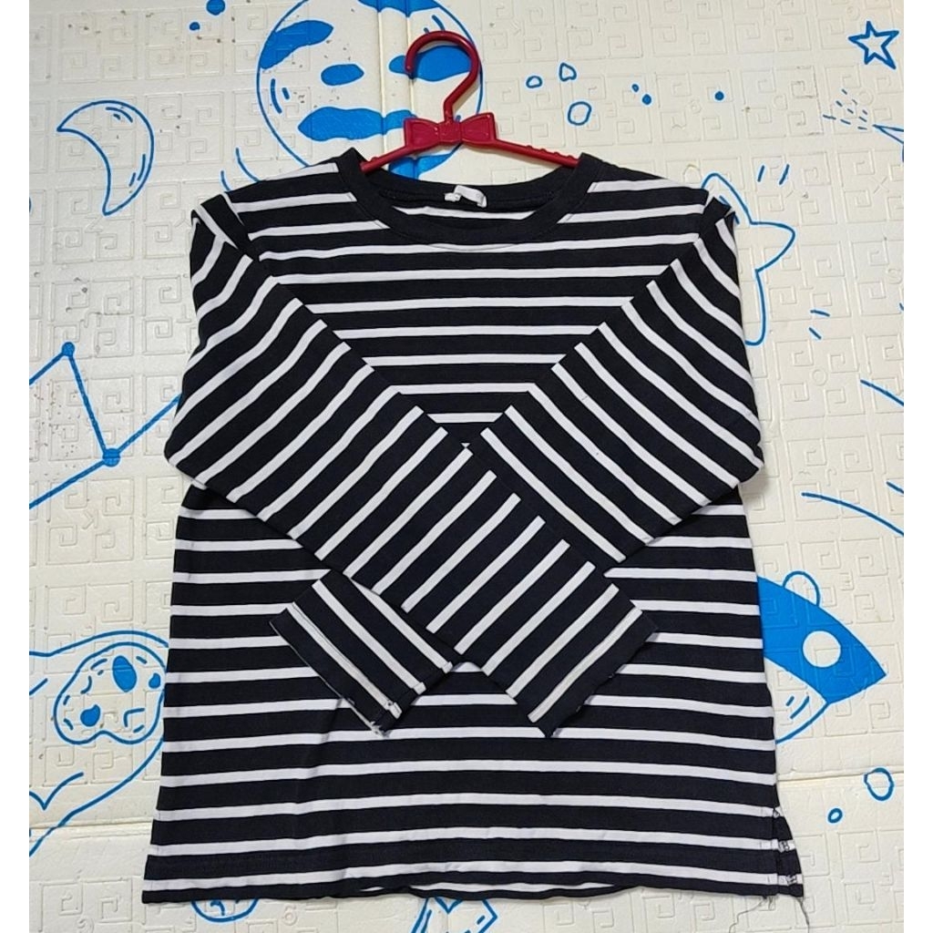 Baju Kaos Anak Lengan Panjang Motif Garis Hitam Putih