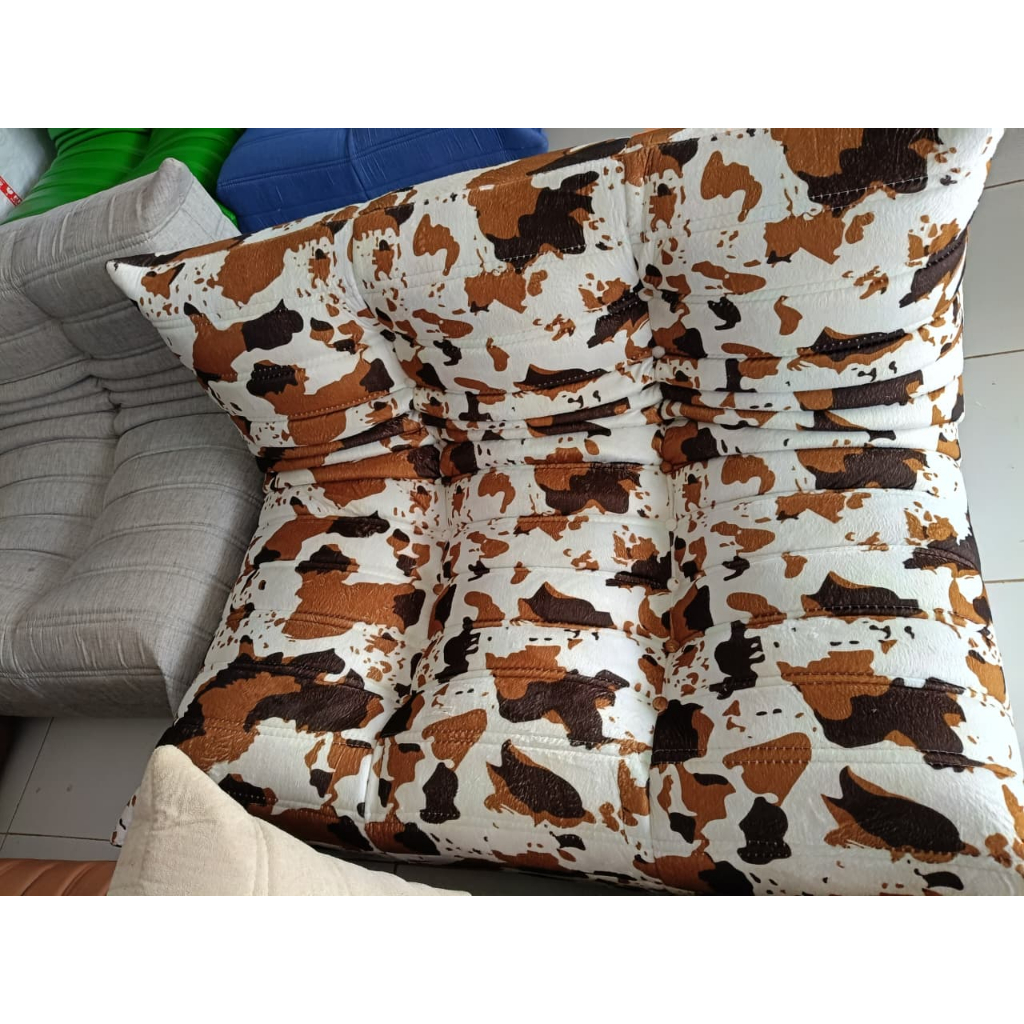 SOFA TOGO COW PATTERN - Sofa Lesehan Motif Sapi Unik Bovinae Cafe Pinterest