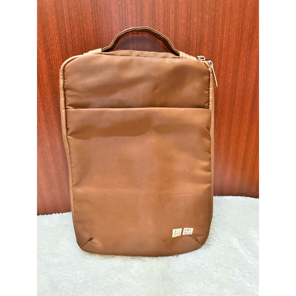 tas tab Uniqlo