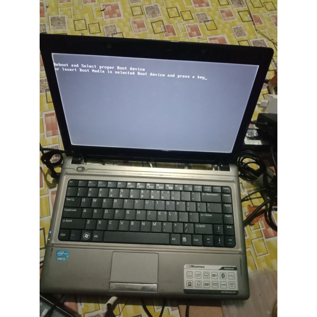 Laptop Wearnes Core i3