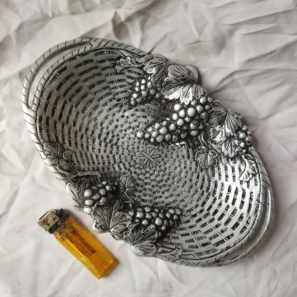 Pajangan Vintage NOS Nampan Buah Aluminium Tebal Ukir Anggur
