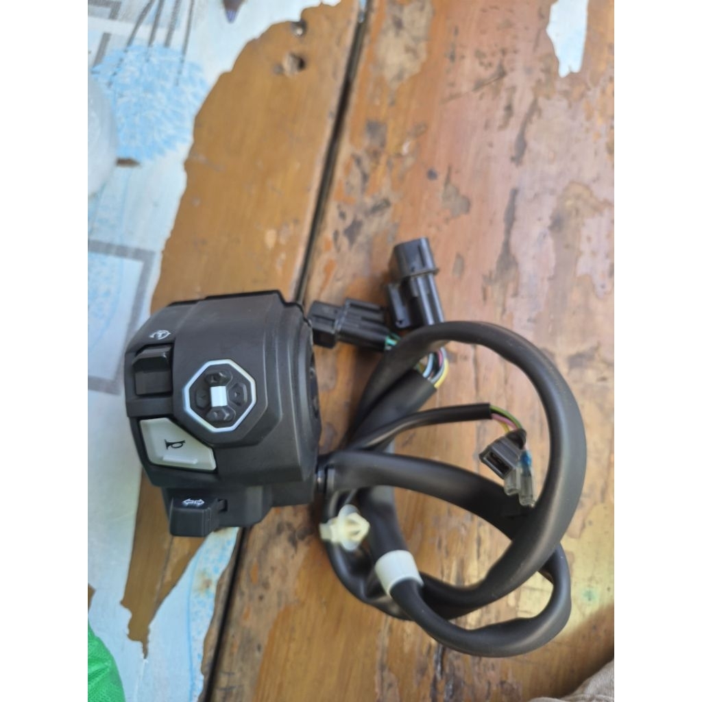 saklar holder kiri pcx 160 original tahun 2025