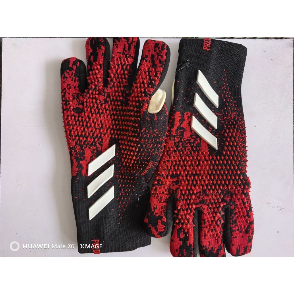 sarung tangan bola kiper adidas predator