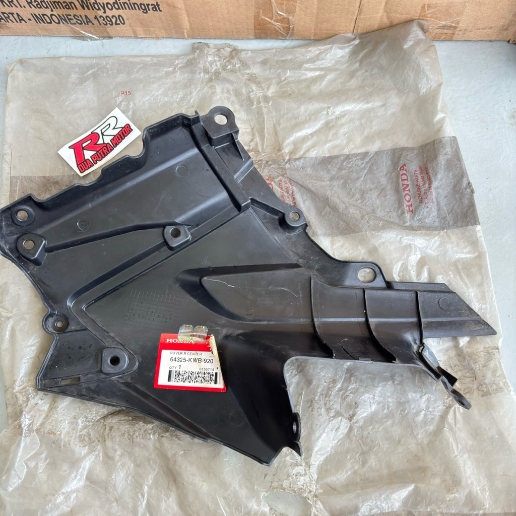 cover center sambungan body bawah jok tangki original ori honda blade bled lama old KWB AHM
