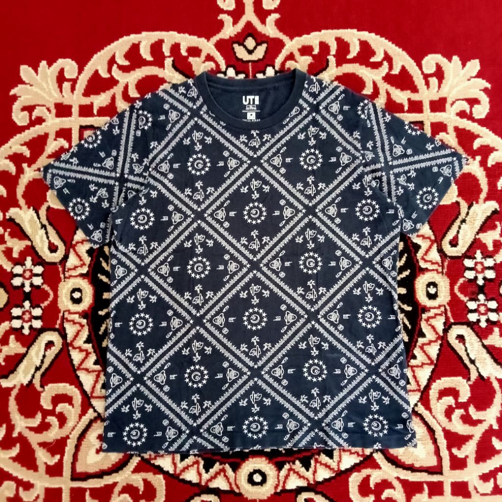 Kaos Uniqlo UT x Disney Pixar Full Print Pattern