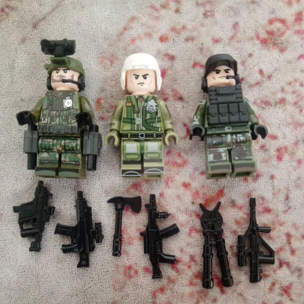 Tiga Minifigure Lego Tentara Coklat Lengkap