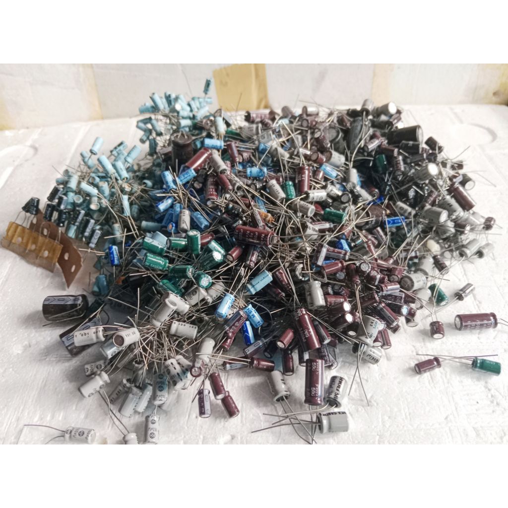 1kilo Kapasitor elektrolit / elco radial uf dan Vol campur