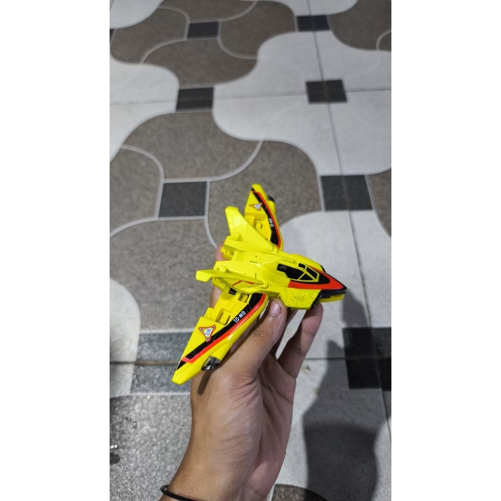 DX PESAWAT ULTRAMAN GUTS WING 1 BANDAI