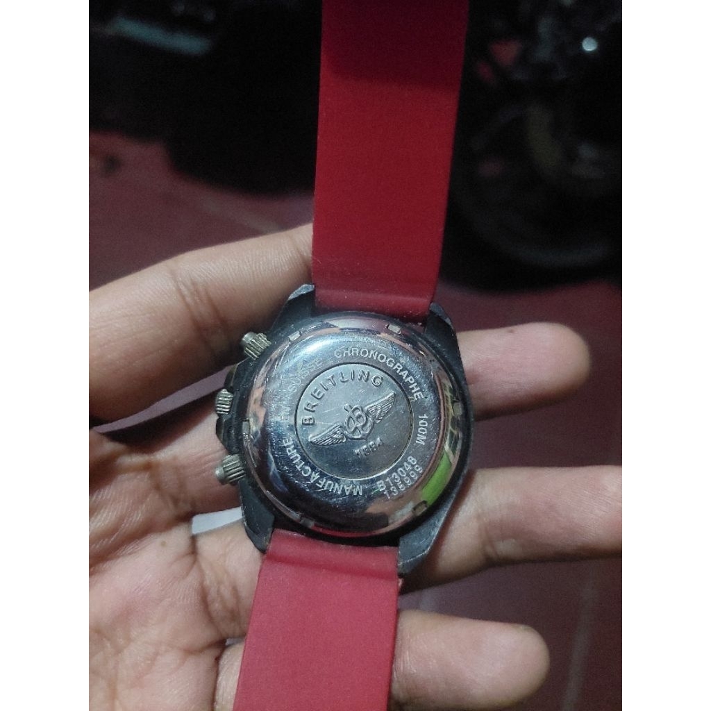 Jam tangan Breitling red dial