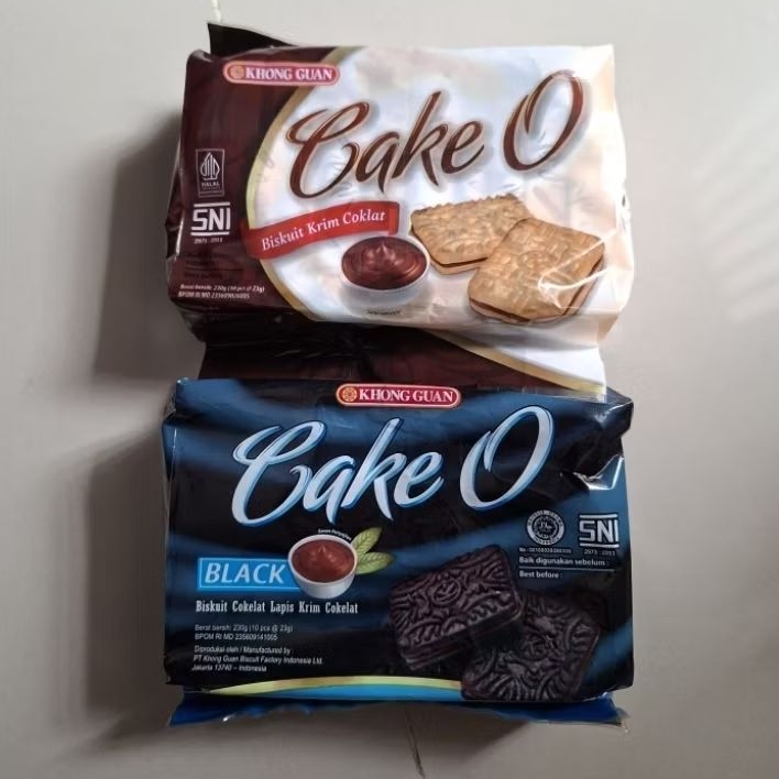 Khong Guan CAKE-O Biskuit cream COKLAT / BLACK ( isi 10 pcs )