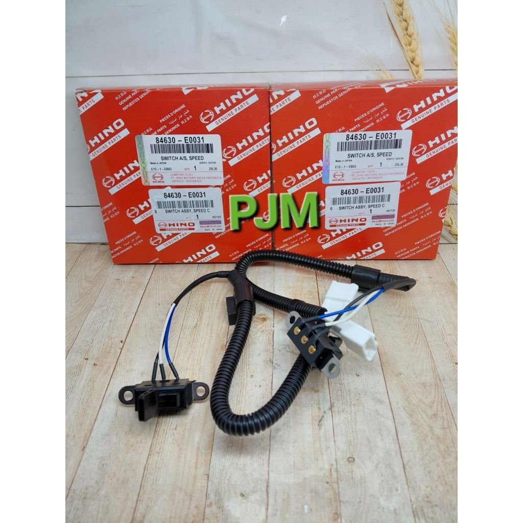 SWITCH ASSY SWITCH TRANSMISI TONGKAT HINO 500  84630-E0031 ASLI JEPANG.