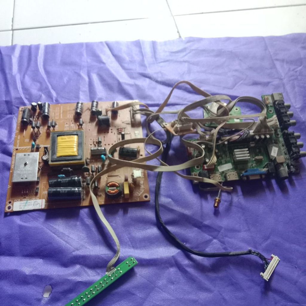 SECOND----MESIN TV Led  Polytron Cinemax 43 inch