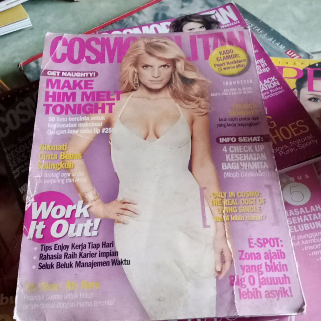MAJALAH COSMOPOLITAN