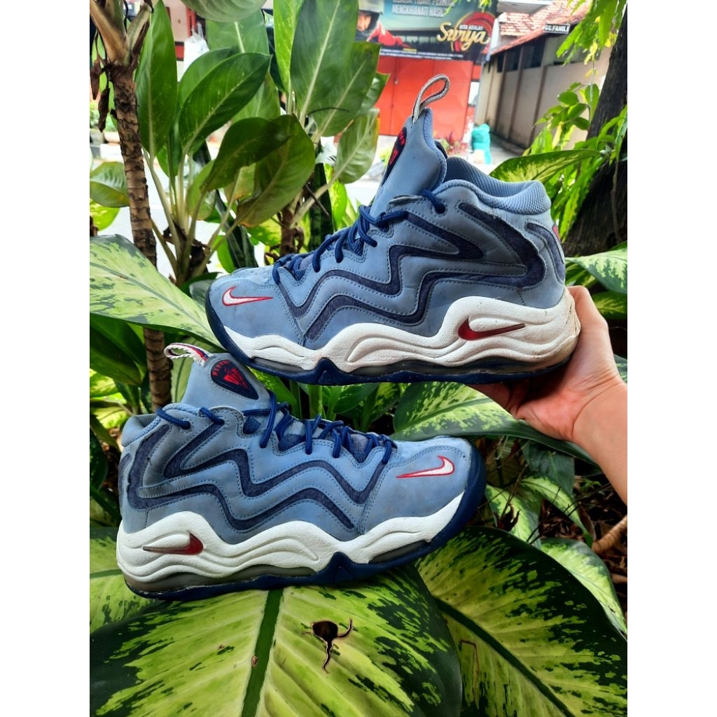 NIKE AIR PIPPEN sz 42  PRELOVED.  NO BOX