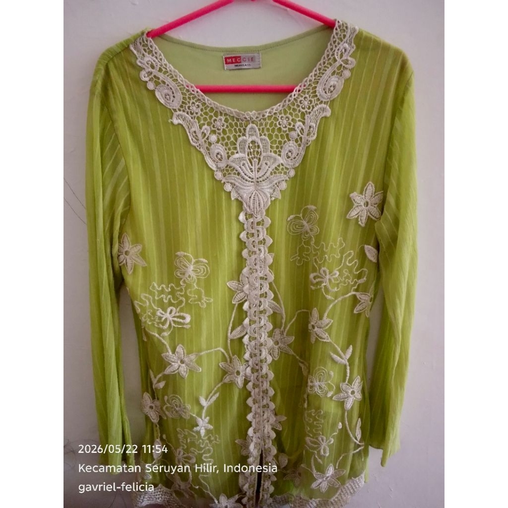 Atasan wanita model tile