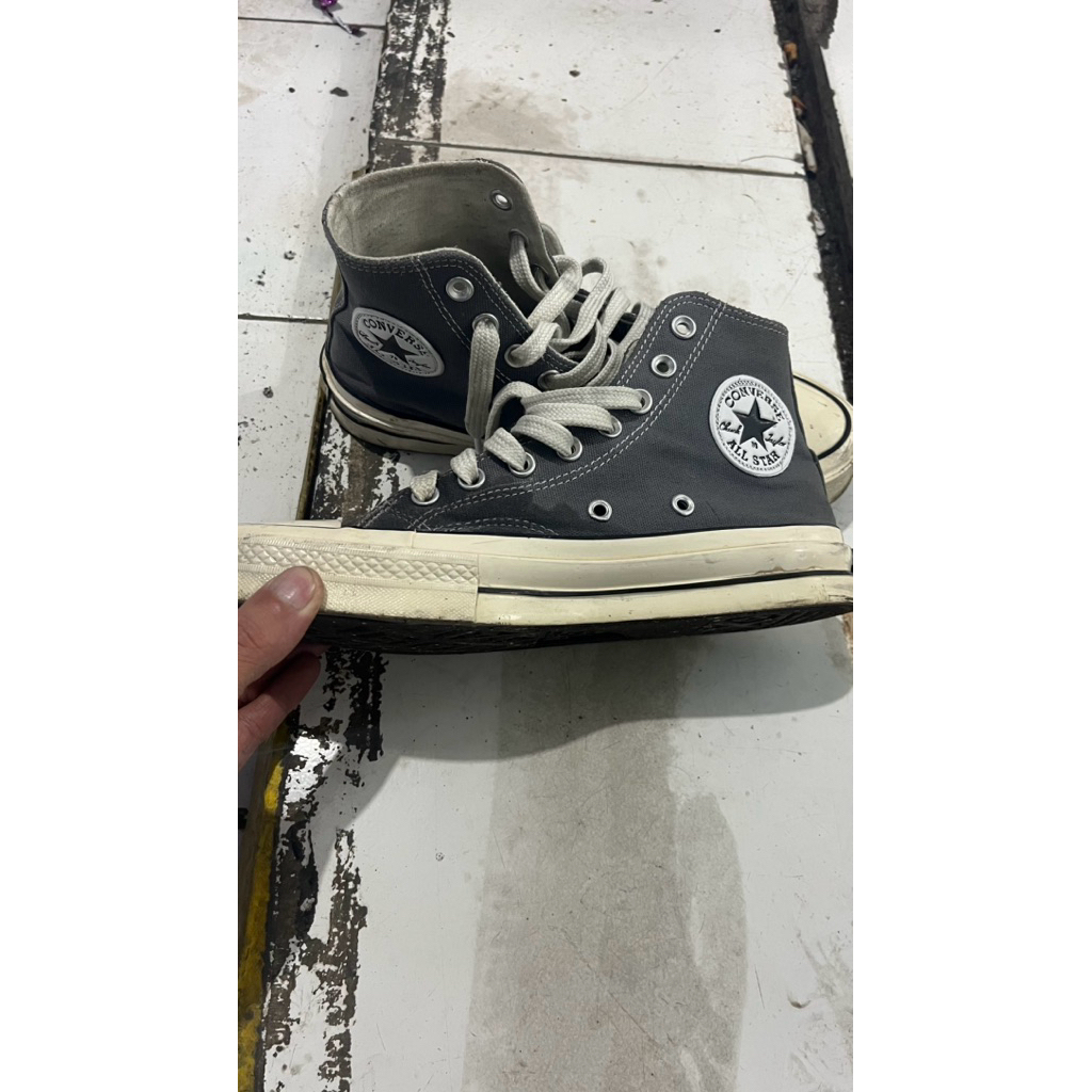 sepatu converse tinggi