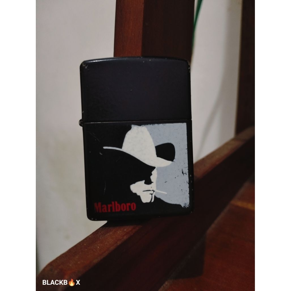 Zippo Original MARLBORO MAN 
SILHOUETTE COWBOYS
Official Licensed Product
Tahun 1992