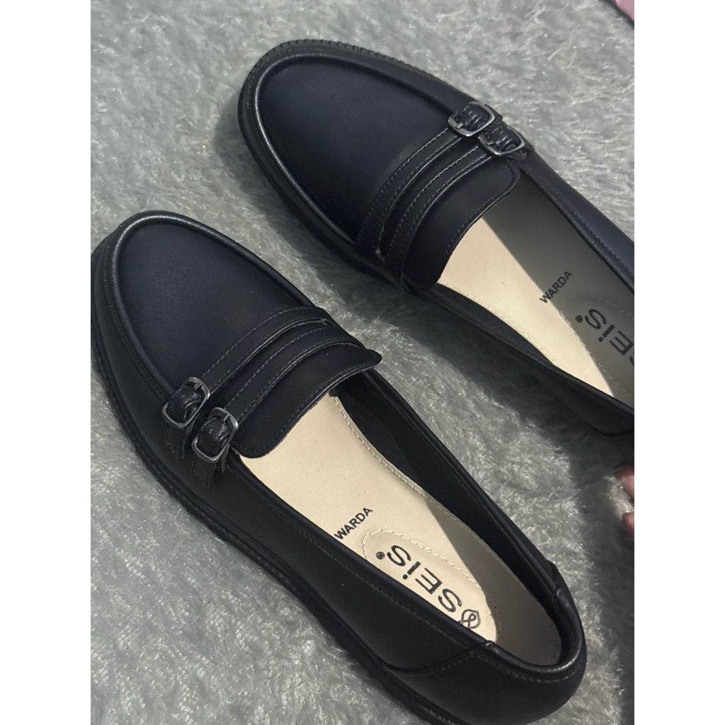 Preloved (BARU) - SEIS Warda Sepatu Docmart Wanita / Loafers Wanita