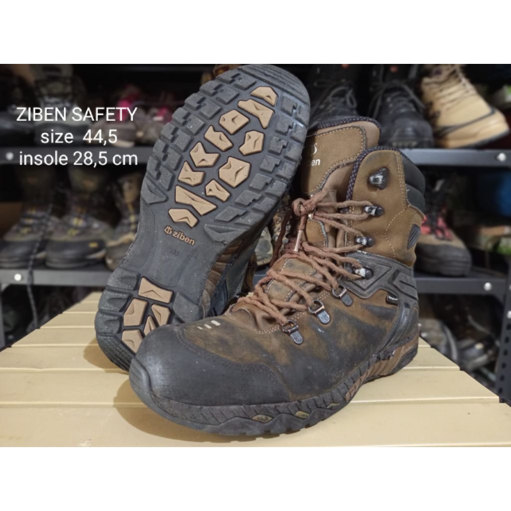 sepatu safety ZIBEN size 44,5