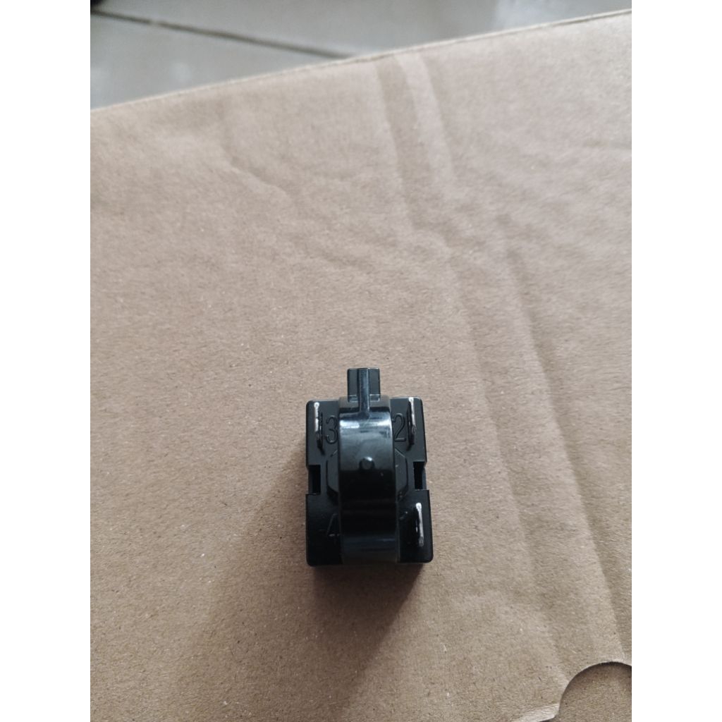 Relay PTC Kulkas Sharp 3 pin