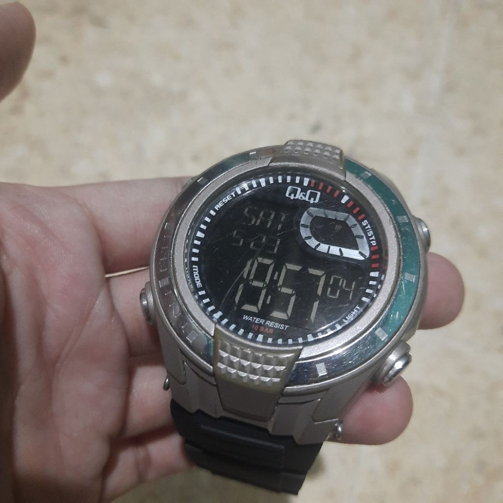jam tangan pria Q&Q digital (by citizen)