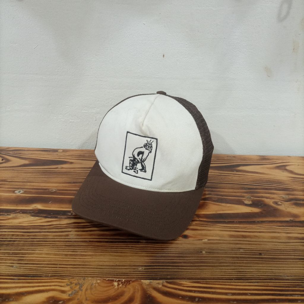 Topi trucker FUCKING AWESOME bagus pakai setelan